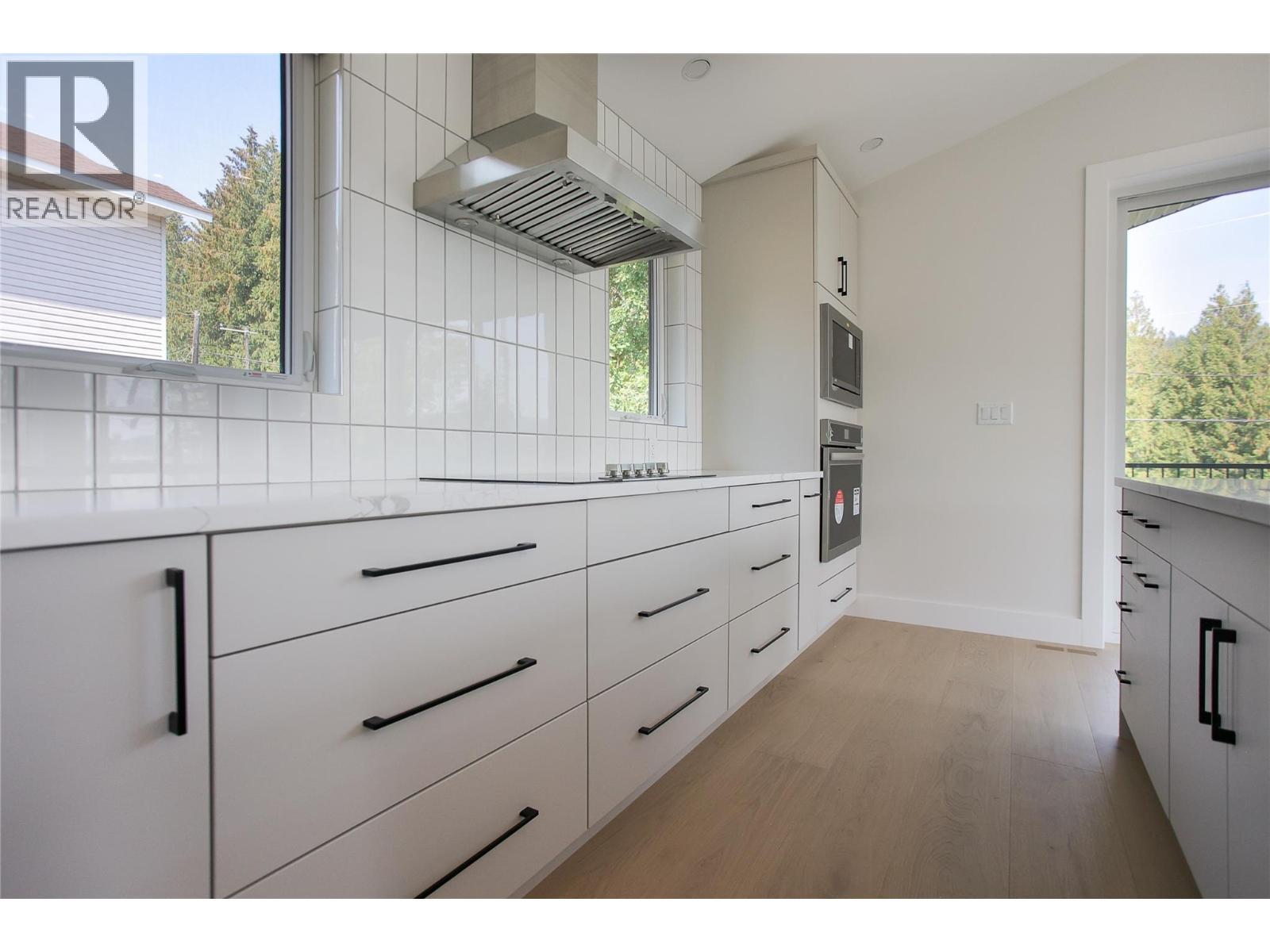 1572 Treadwell Street, Rossland, BC - Indoor Photo Showing Kitchen