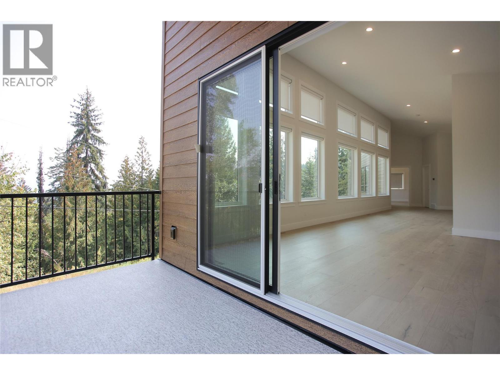 1572 Treadwell Street, Rossland, BC - Outdoor With Exterior