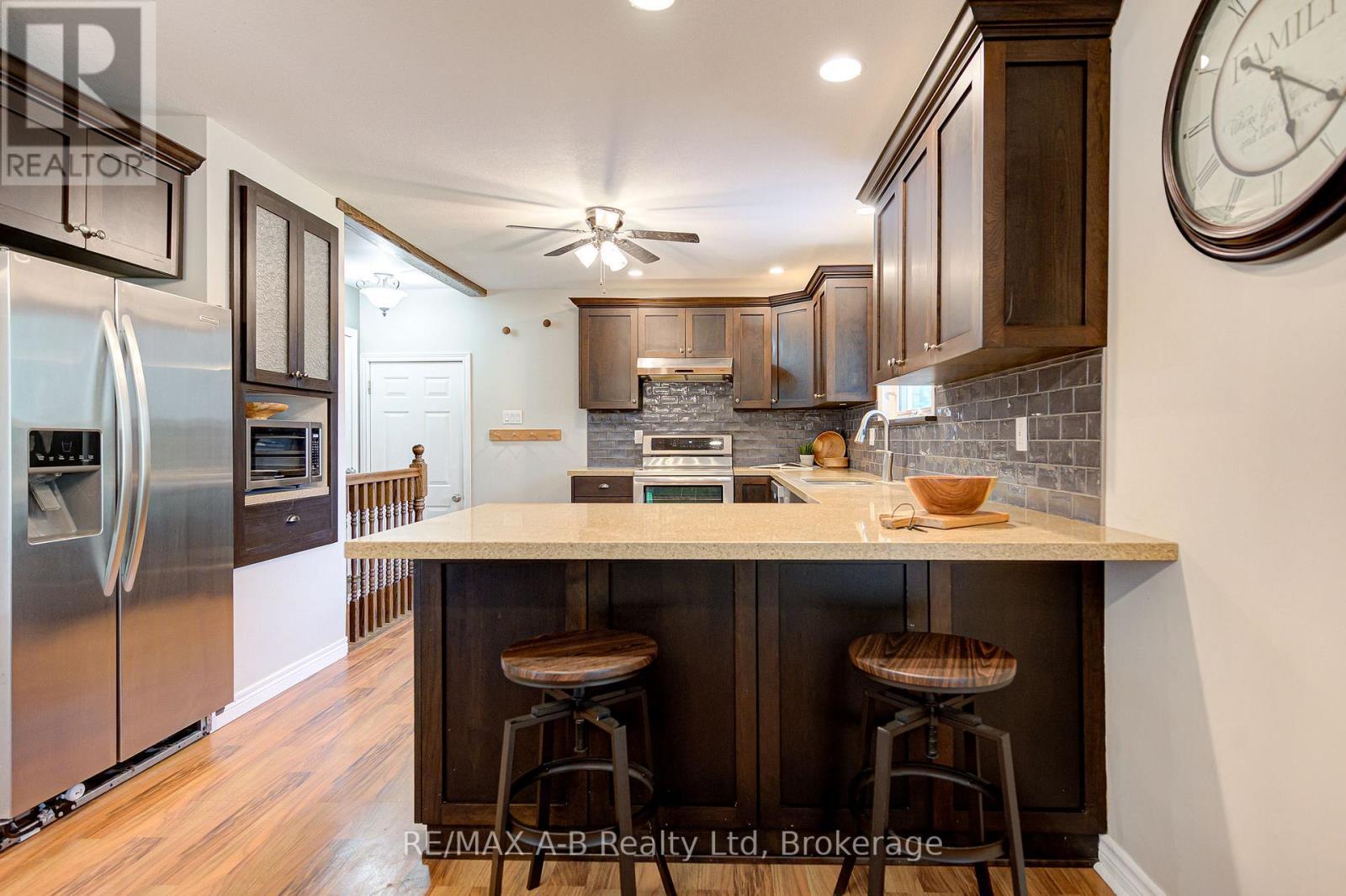 3981 111 Road, Perth East (North Easthope), ON - Indoor Photo Showing Kitchen With Upgraded Kitchen