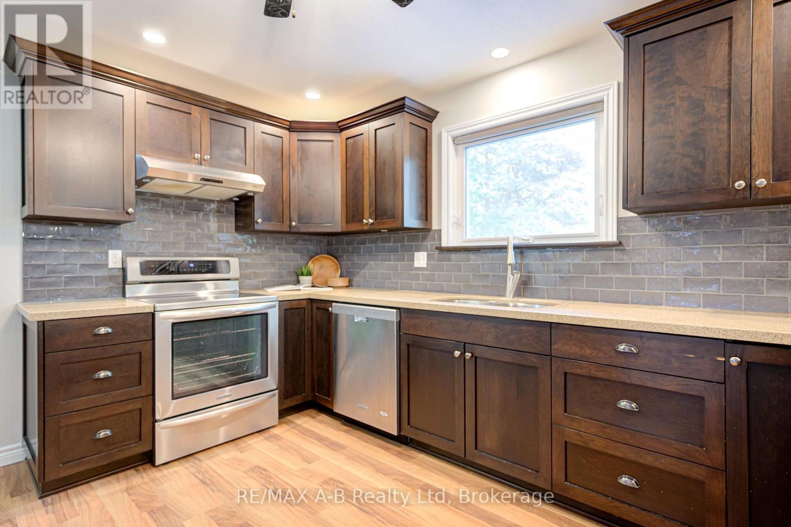 3981 111 Road, Perth East (North Easthope), ON - Indoor Photo Showing Kitchen