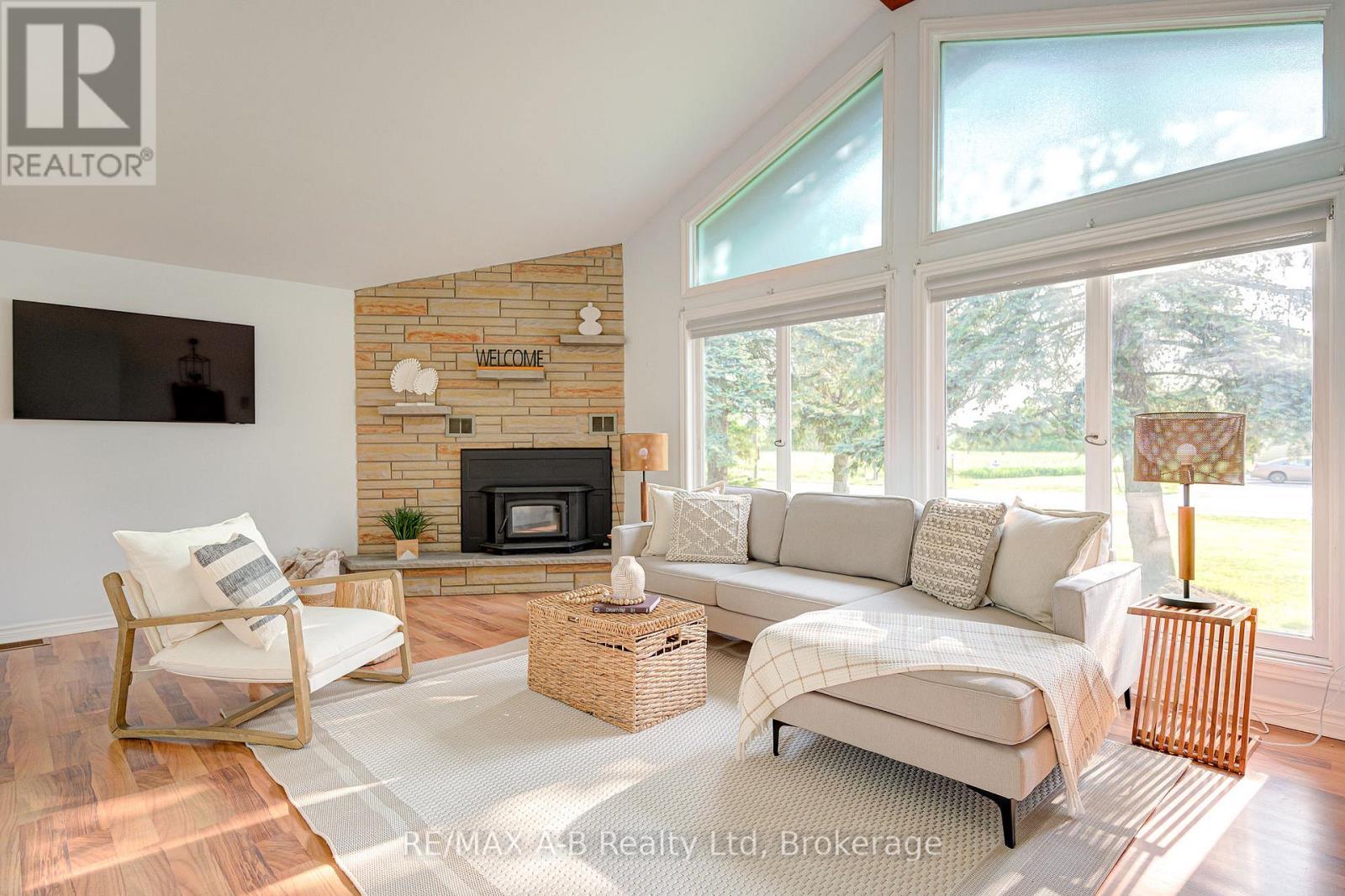 3981 111 Road, Perth East (North Easthope), ON - Indoor Photo Showing Living Room With Fireplace