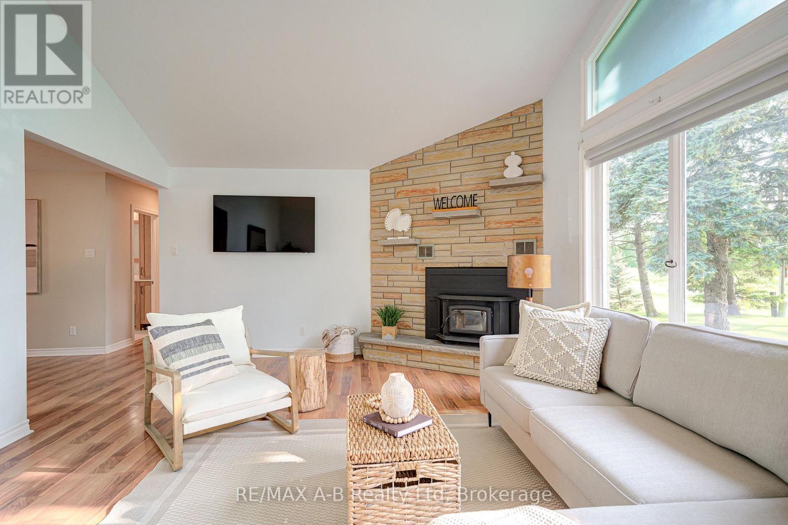 3981 111 Road, Perth East (North Easthope), ON - Indoor Photo Showing Living Room With Fireplace