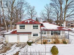 6 BRANTLEY CRESCENT Toronto, ON M3J 1X5