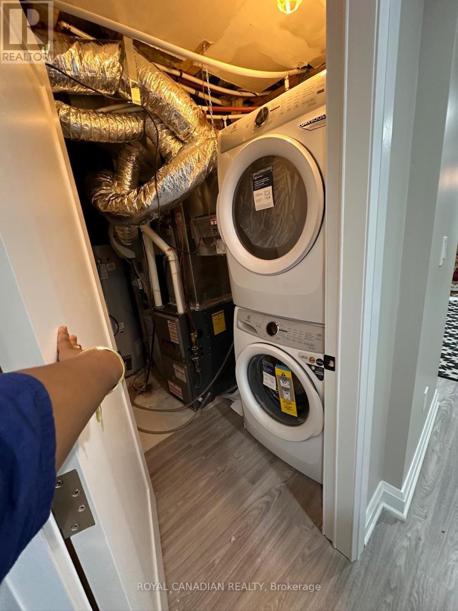 Bsmt - 16 Edworthy Gardens, Hamilton, ON - Indoor Photo Showing Laundry Room