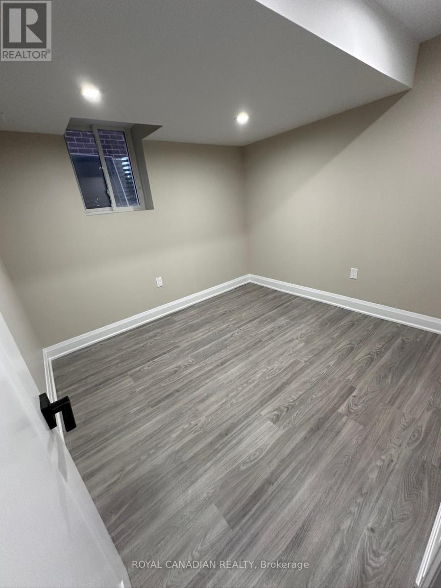 Bsmt - 16 Edworthy Gardens, Hamilton, ON - Indoor Photo Showing Other Room