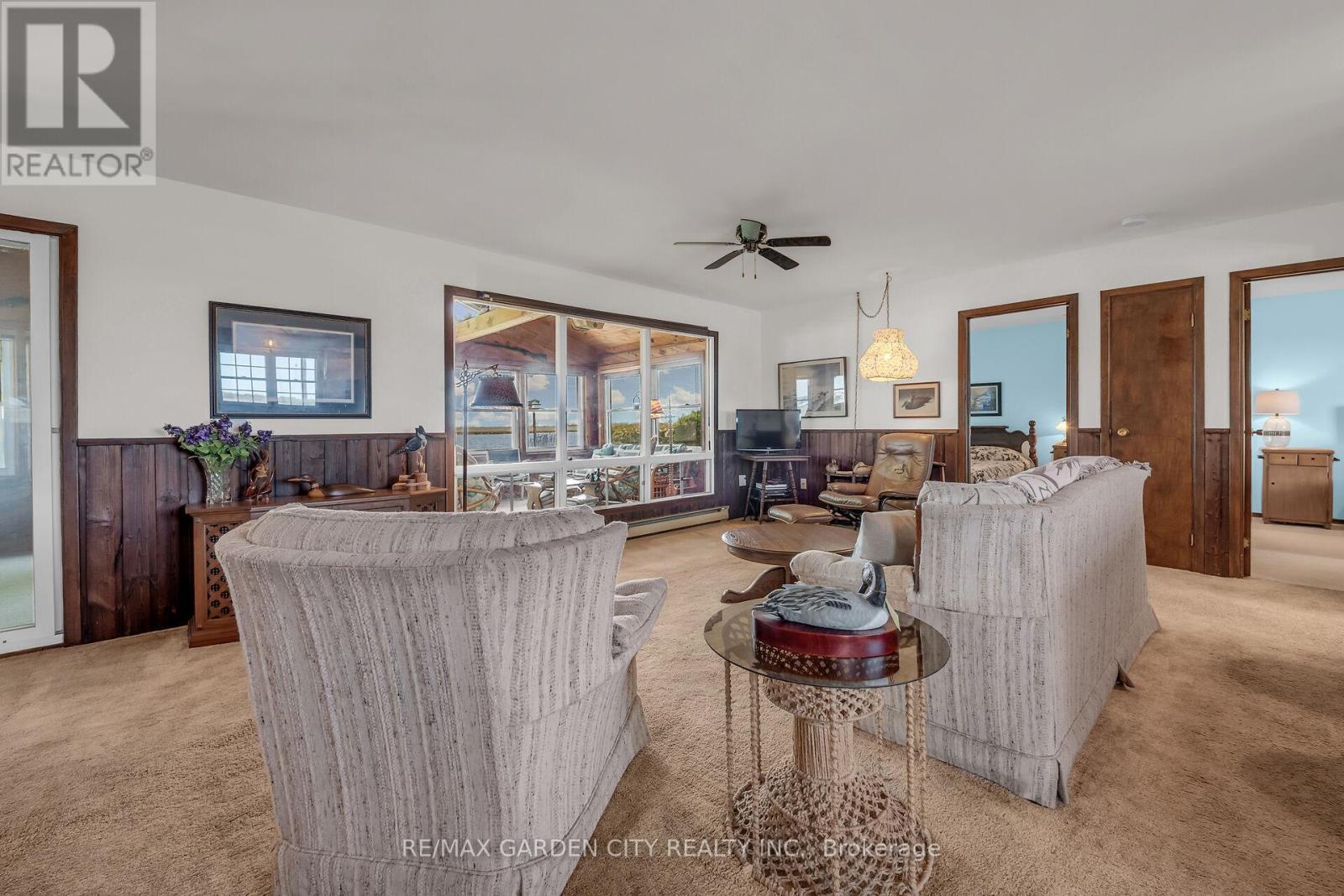 794 59 Highway, Norfolk, ON - Indoor Photo Showing Living Room