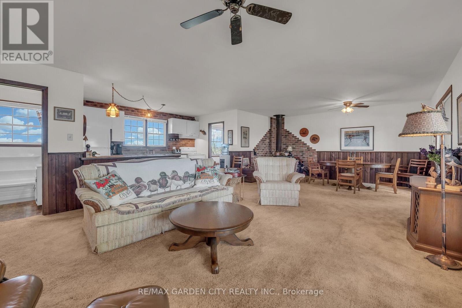 794 59 Highway, Norfolk, ON - Indoor Photo Showing Living Room