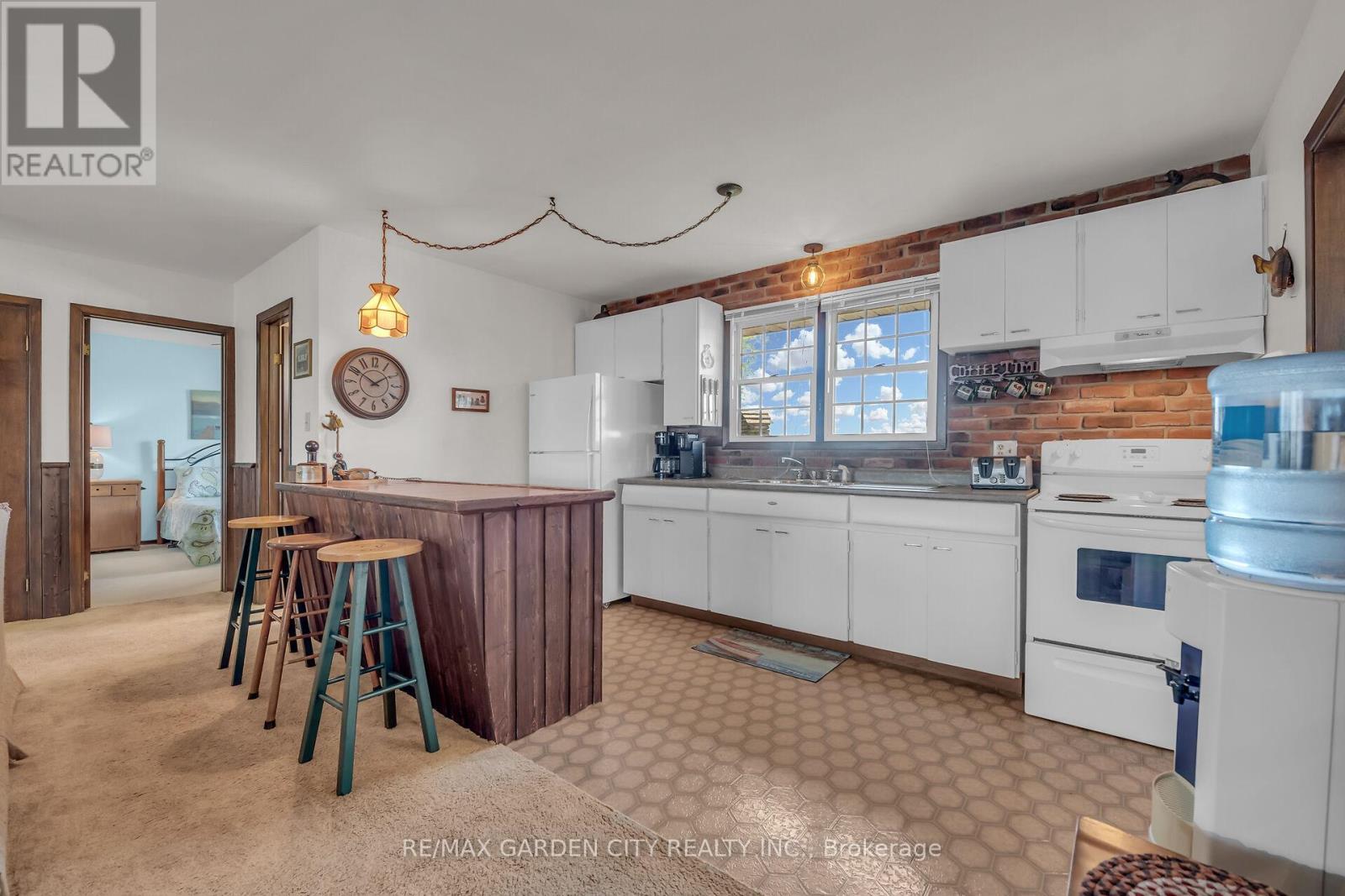 794 59 Highway, Norfolk, ON - Indoor Photo Showing Kitchen With Double Sink
