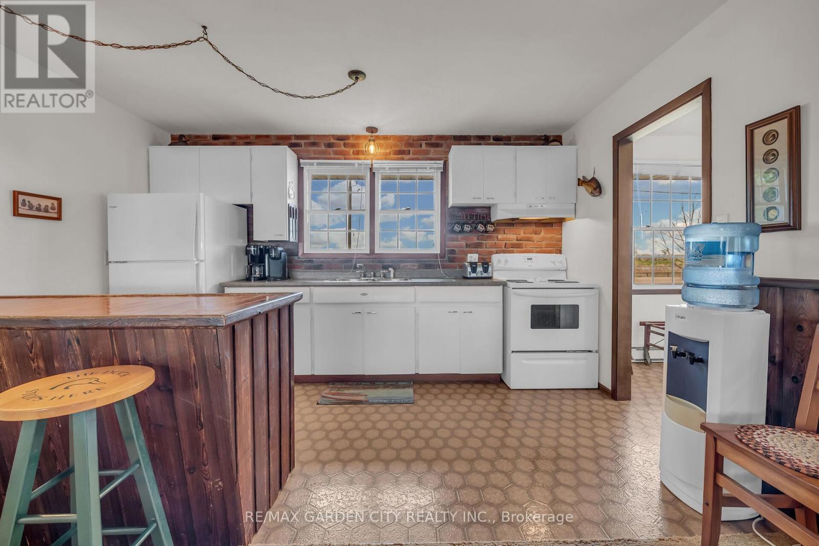794 59 Highway, Norfolk, ON - Indoor Photo Showing Kitchen