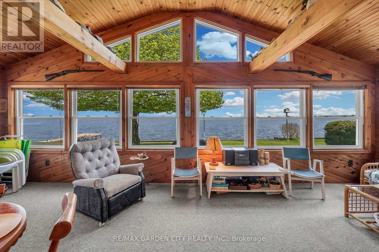 794 59 Highway, Norfolk, ON - Indoor Photo Showing Living Room