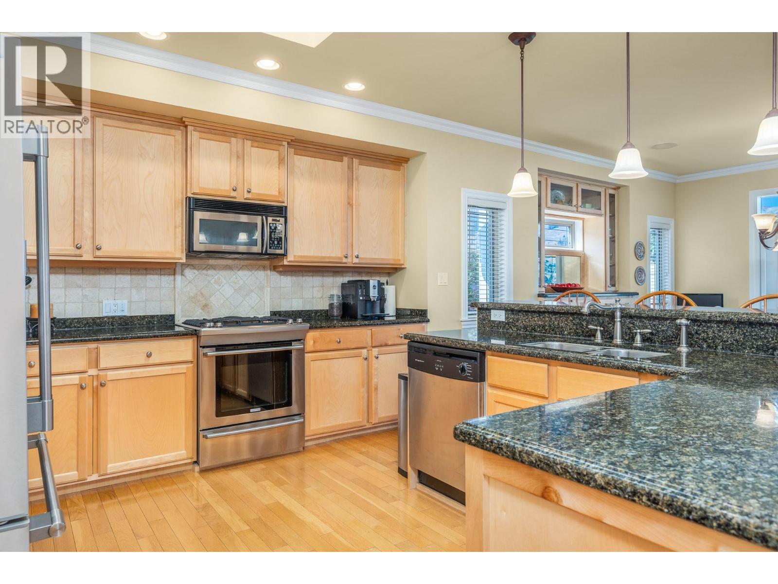 7769 Okanagan Landing Road Unit# 5, Vernon, BC - Indoor Photo Showing Kitchen With Double Sink