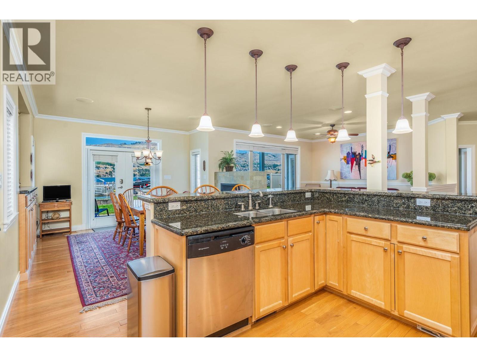 7769 Okanagan Landing Road Unit# 5, Vernon, BC - Indoor Photo Showing Kitchen With Double Sink With Upgraded Kitchen