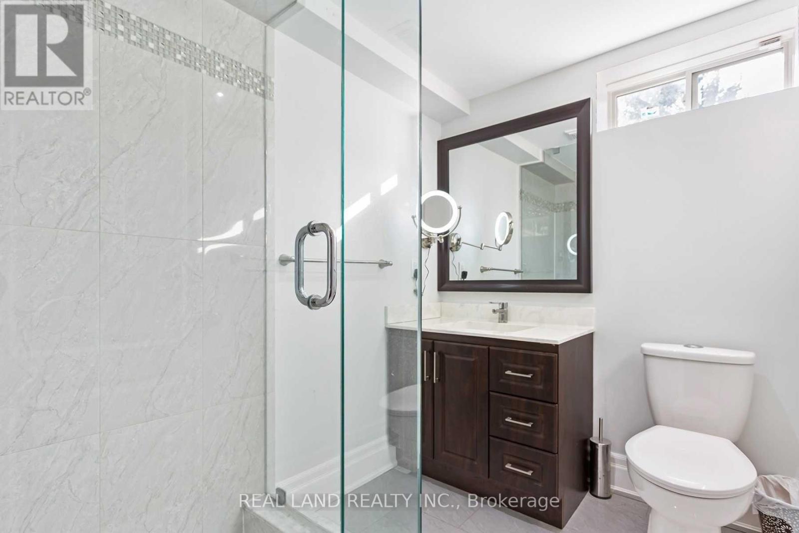 251 Glen Shields Avenue, Vaughan, ON - Indoor Photo Showing Bathroom