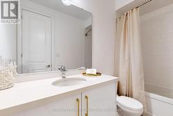 Upper Floor Main Full Bath -