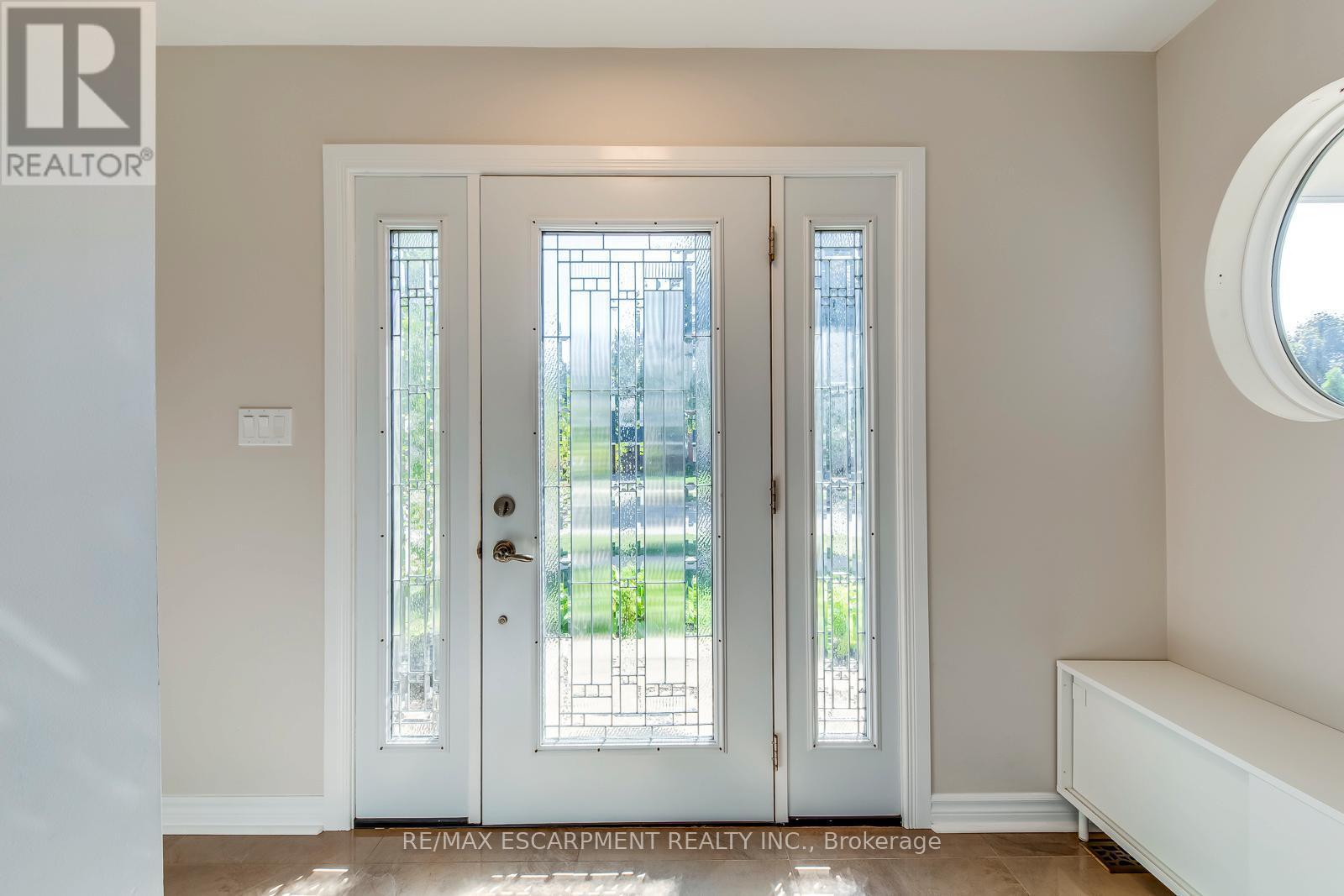 5281 Cindy Lane, Burlington, ON - Indoor Photo Showing Other Room