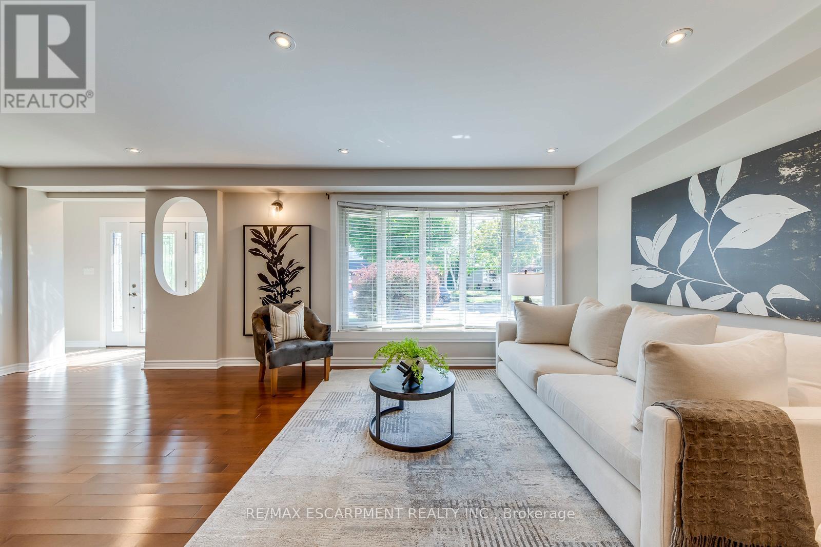 5281 Cindy Lane, Burlington, ON - Indoor Photo Showing Living Room