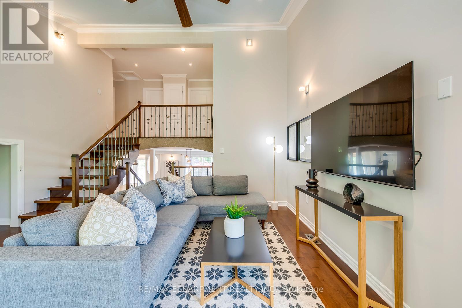 5281 Cindy Lane, Burlington, ON - Indoor Photo Showing Living Room