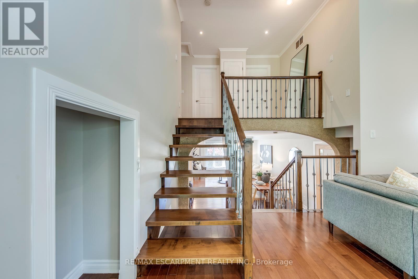 5281 Cindy Lane, Burlington, ON - Indoor Photo Showing Other Room