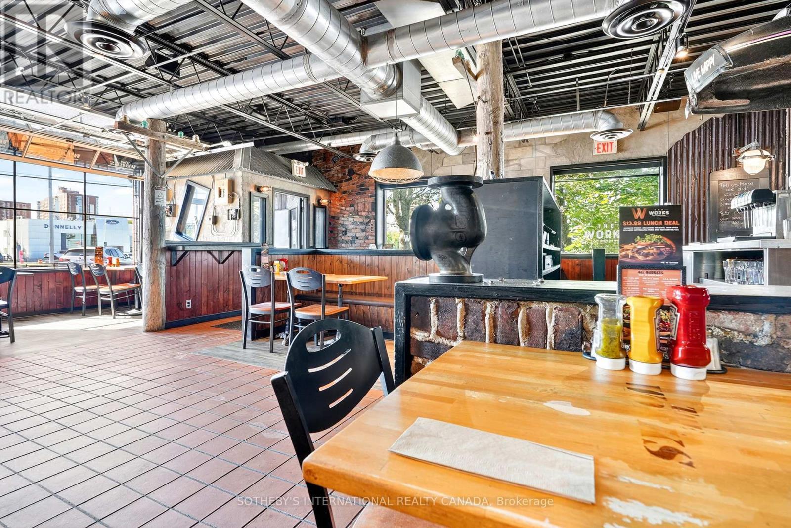 2525 Bank Street, Ottawa, ON