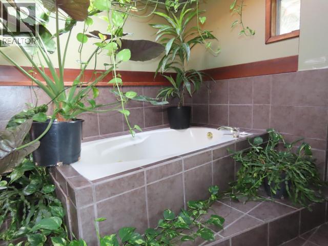 4538 Michigan Ave, Powell River, BC - Indoor Photo Showing Bathroom
