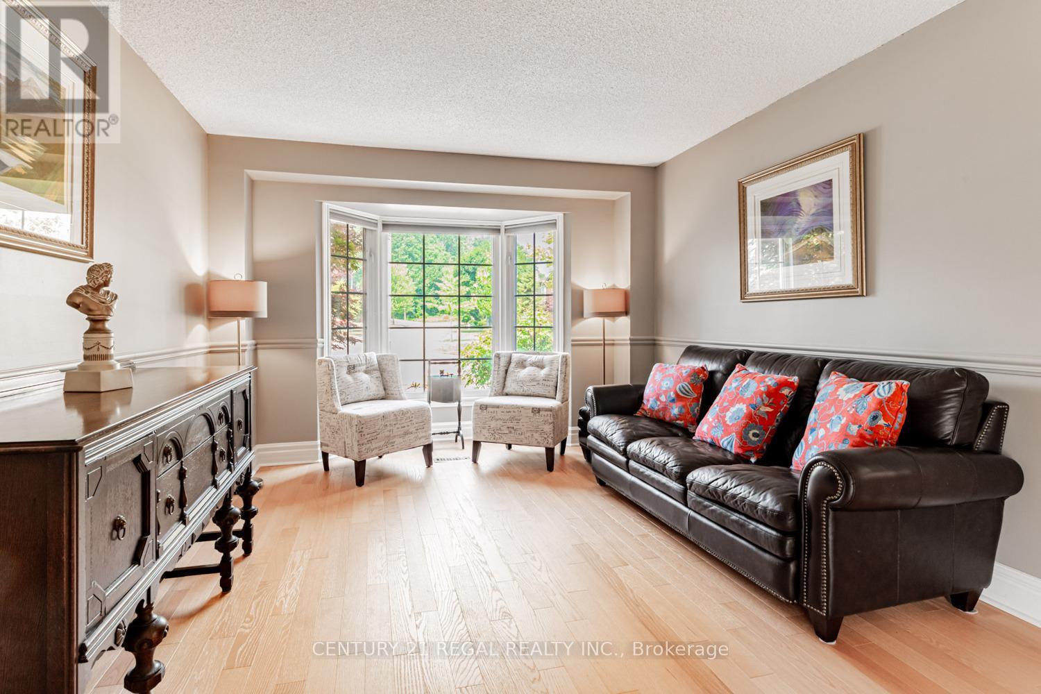 42 Milner Crescent, Ajax, ON - Indoor Photo Showing Living Room