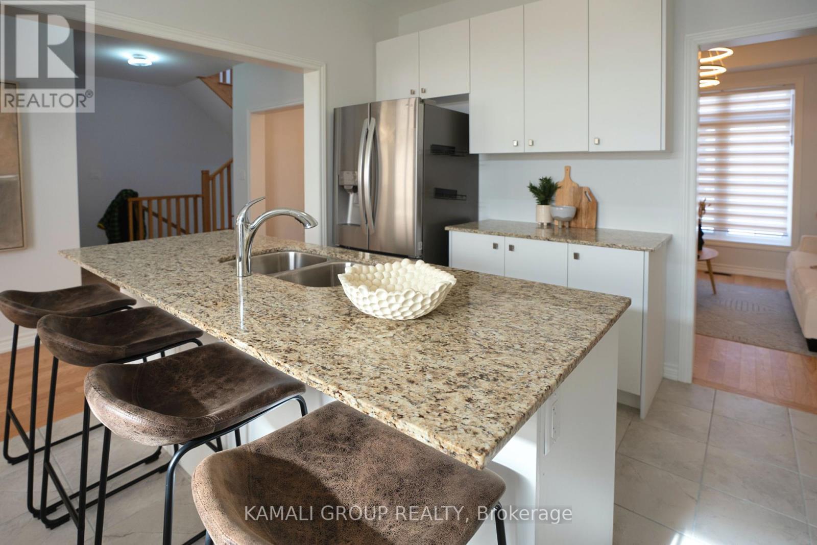 51 Ahchie Court, Vaughan, ON - Indoor Photo Showing Kitchen With Double Sink