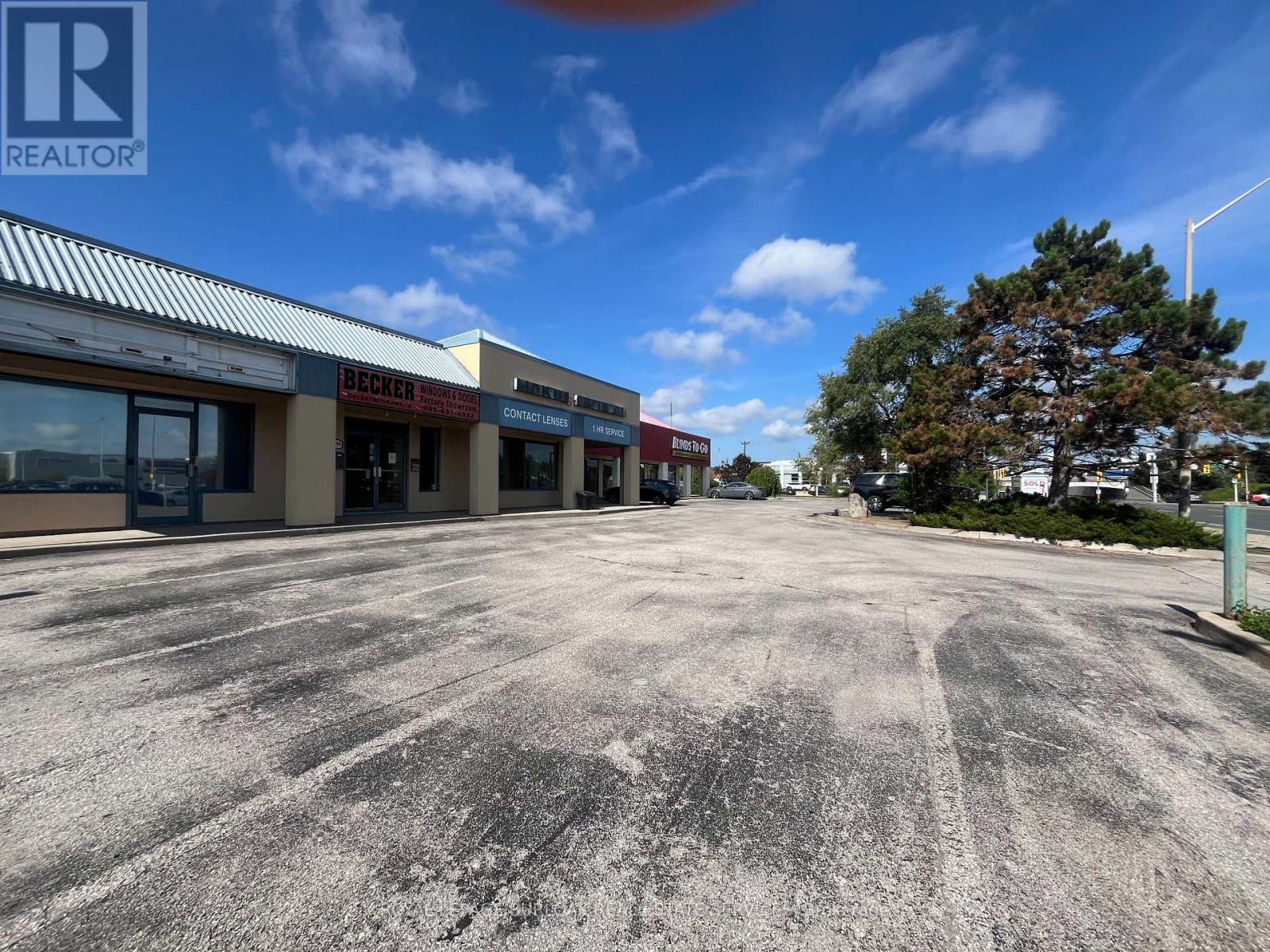 Exterior Parking Lot - 790 Guelph Line, Burlington, ON