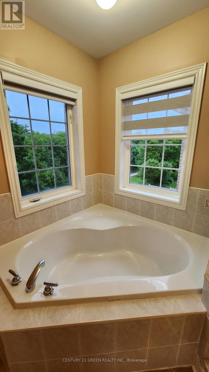 Upper Portion - 68 River Rock Crescent, Brampton, ON - Indoor Photo Showing Bathroom