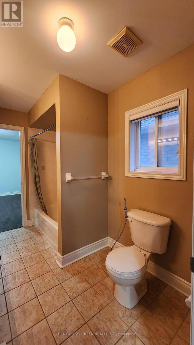 Upper Portion - 68 River Rock Crescent, Brampton, ON - Indoor Photo Showing Bathroom