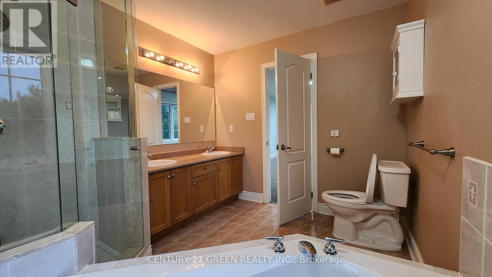 Upper Portion - 68 River Rock Crescent, Brampton, ON - Indoor Photo Showing Bathroom
