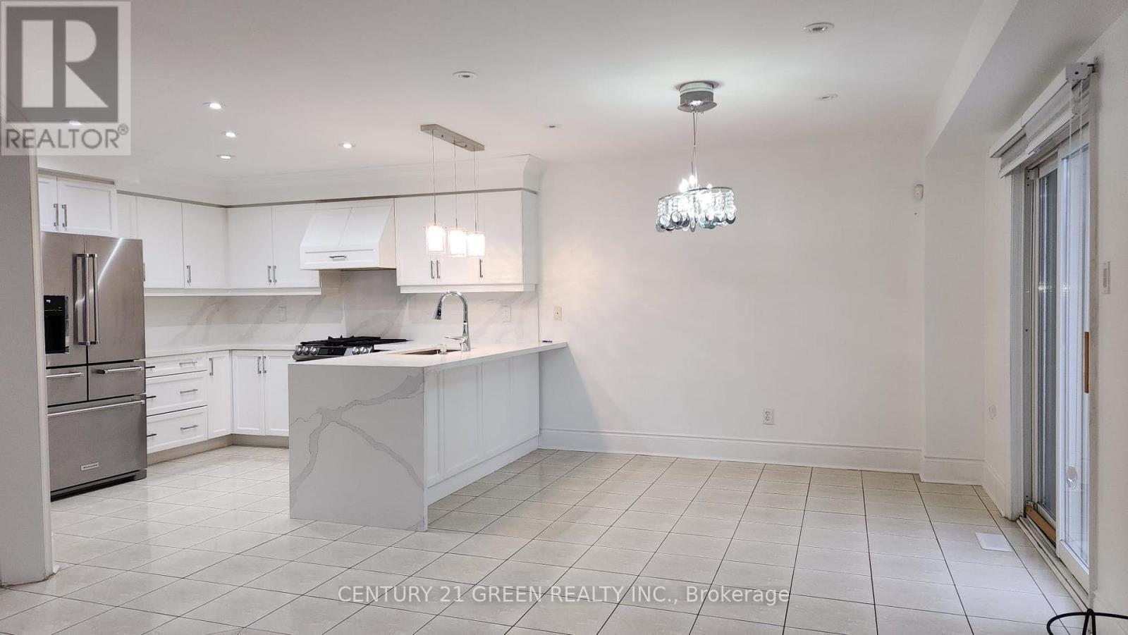 Upper Portion - 68 River Rock Crescent, Brampton, ON - Indoor Photo Showing Kitchen