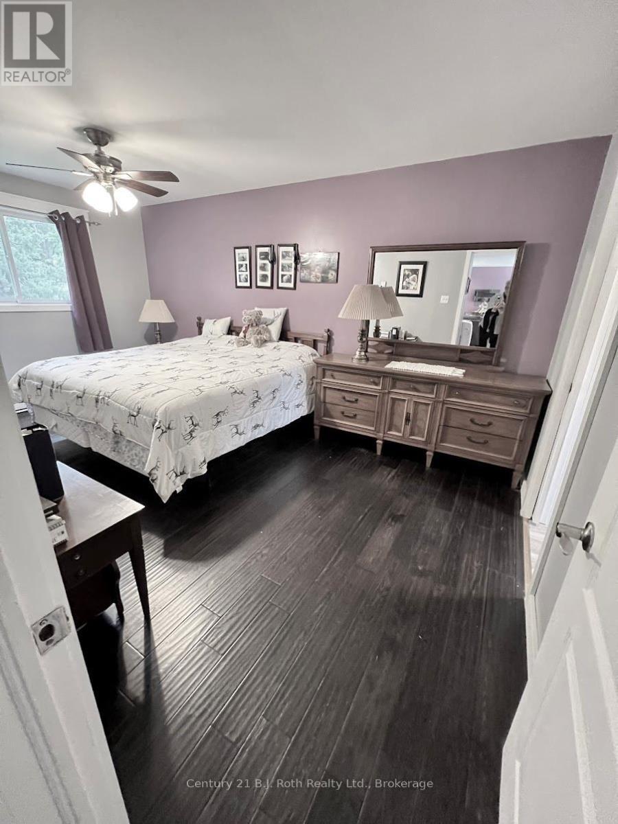 79 Albert Street, Sundridge, ON - Indoor Photo Showing Bedroom