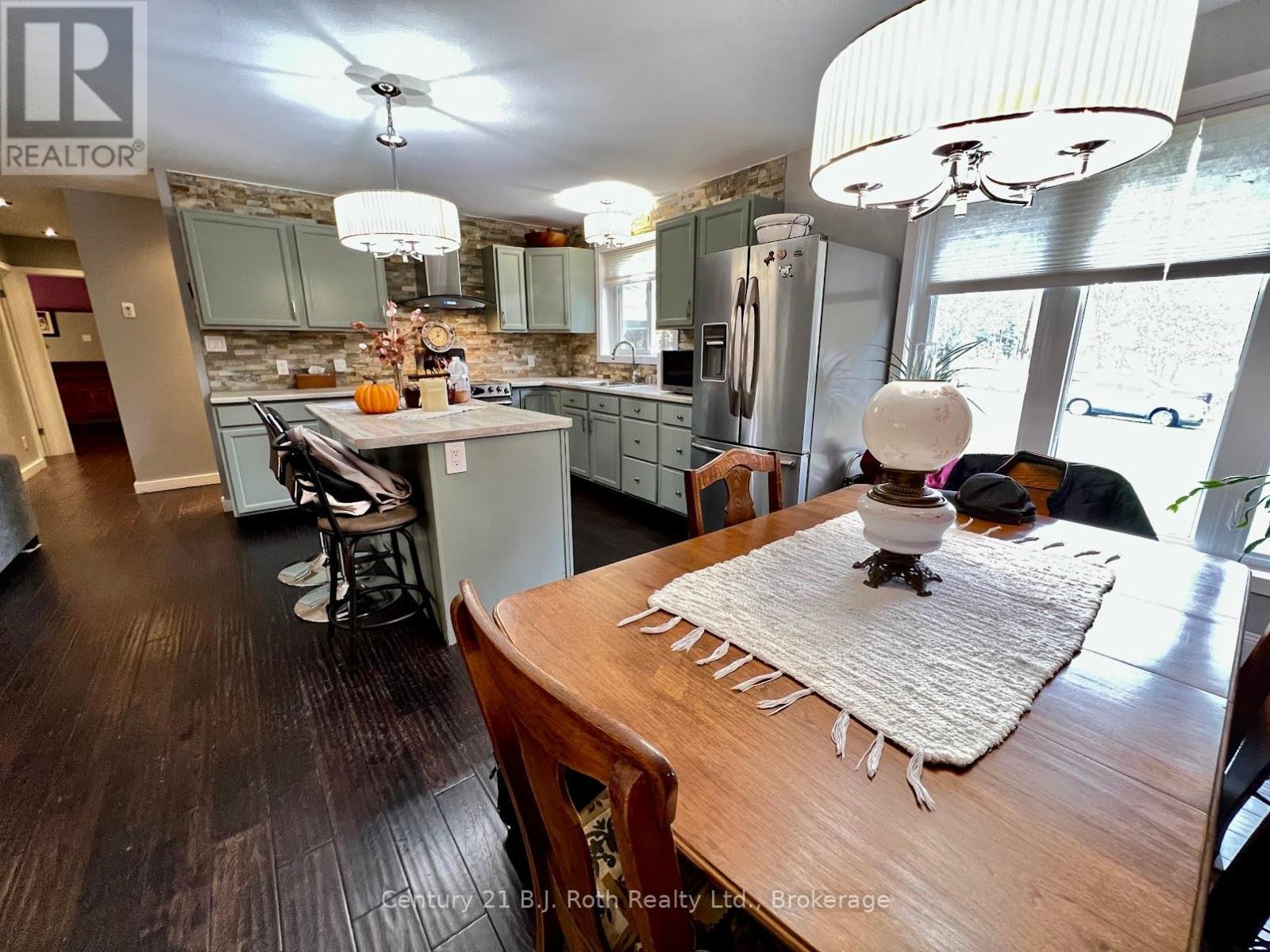 79 Albert Street, Sundridge, ON - Indoor Photo Showing Dining Room