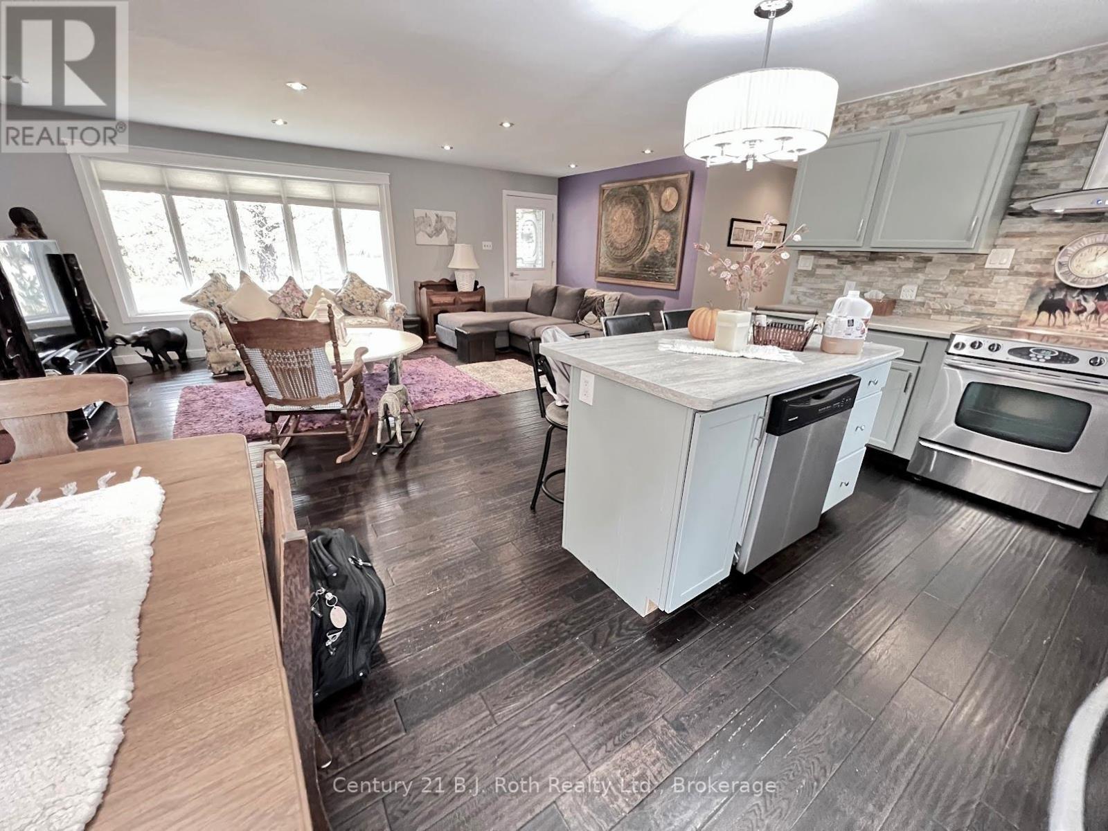 79 Albert Street, Sundridge, ON - Indoor Photo Showing Other Room