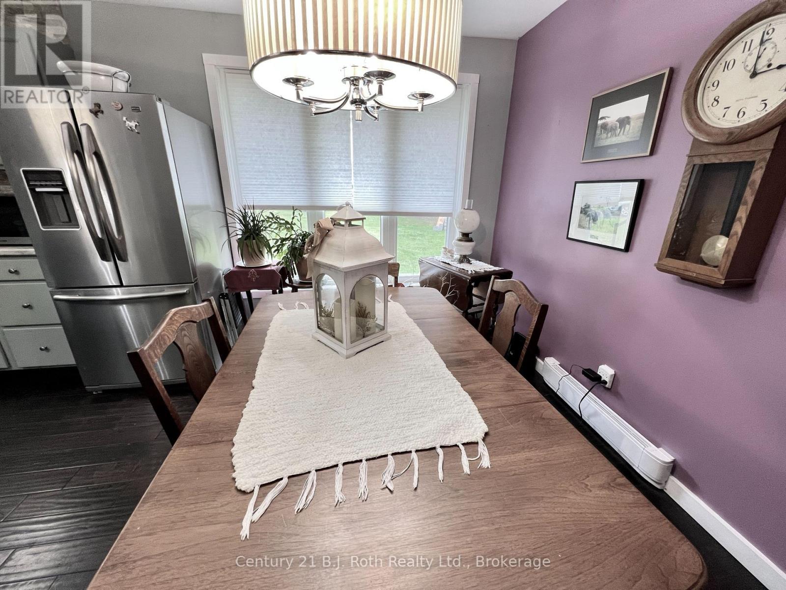 79 Albert Street, Sundridge, ON - Indoor Photo Showing Dining Room