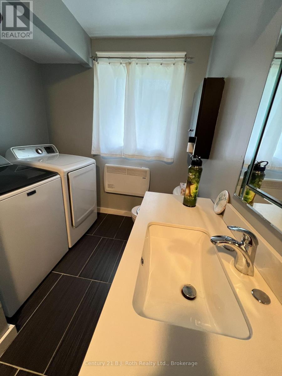 79 Albert Street, Sundridge, ON - Indoor Photo Showing Laundry Room