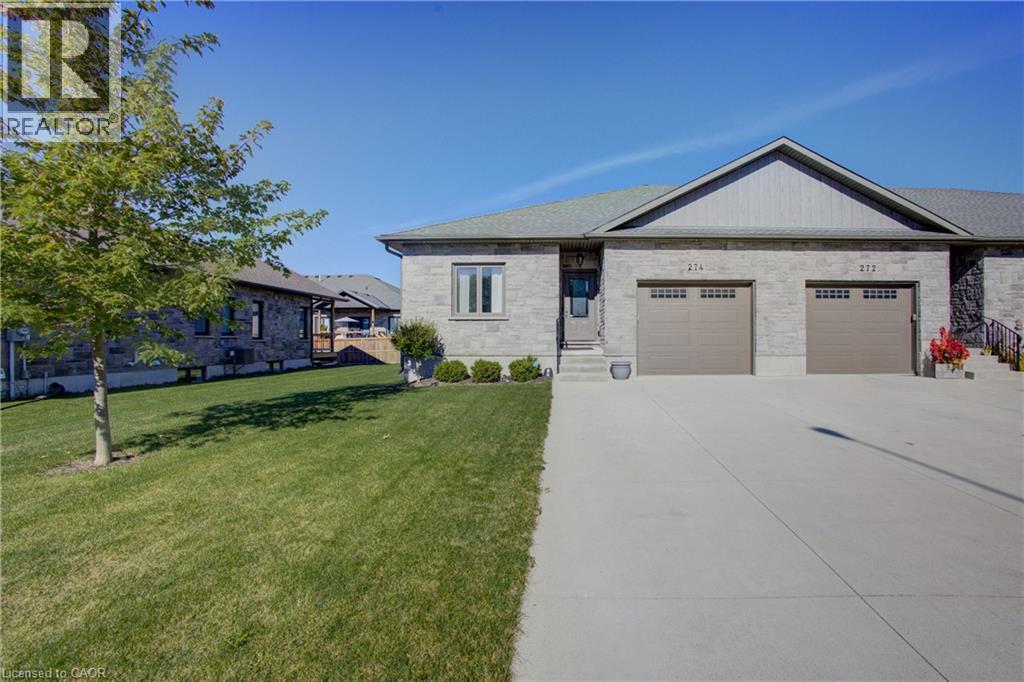 274 Mccourt Place, Atwood, ON - Outdoor