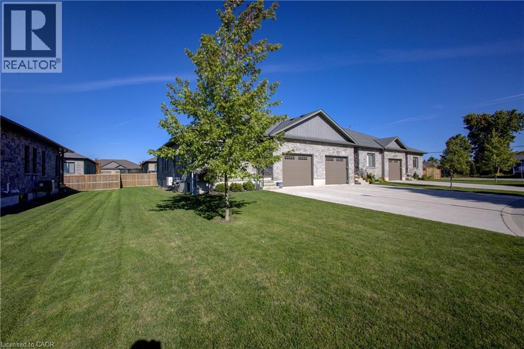 274 Mccourt Place, Atwood, ON - Outdoor