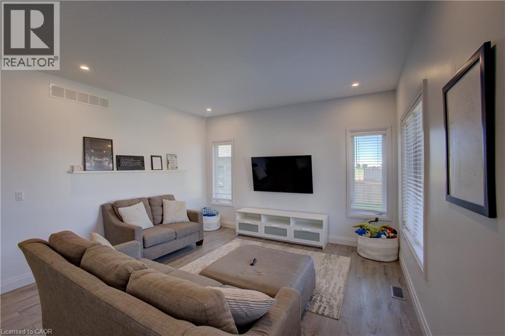 274 Mccourt Place, Atwood, ON - Indoor Photo Showing Living Room
