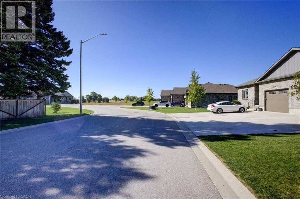 274 Mccourt Place, Atwood, ON - Outdoor