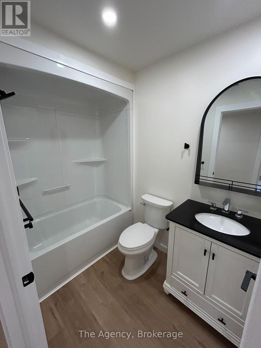 144 Woodchester Avenue, Bracebridge (Macaulay), ON - Indoor Photo Showing Bathroom