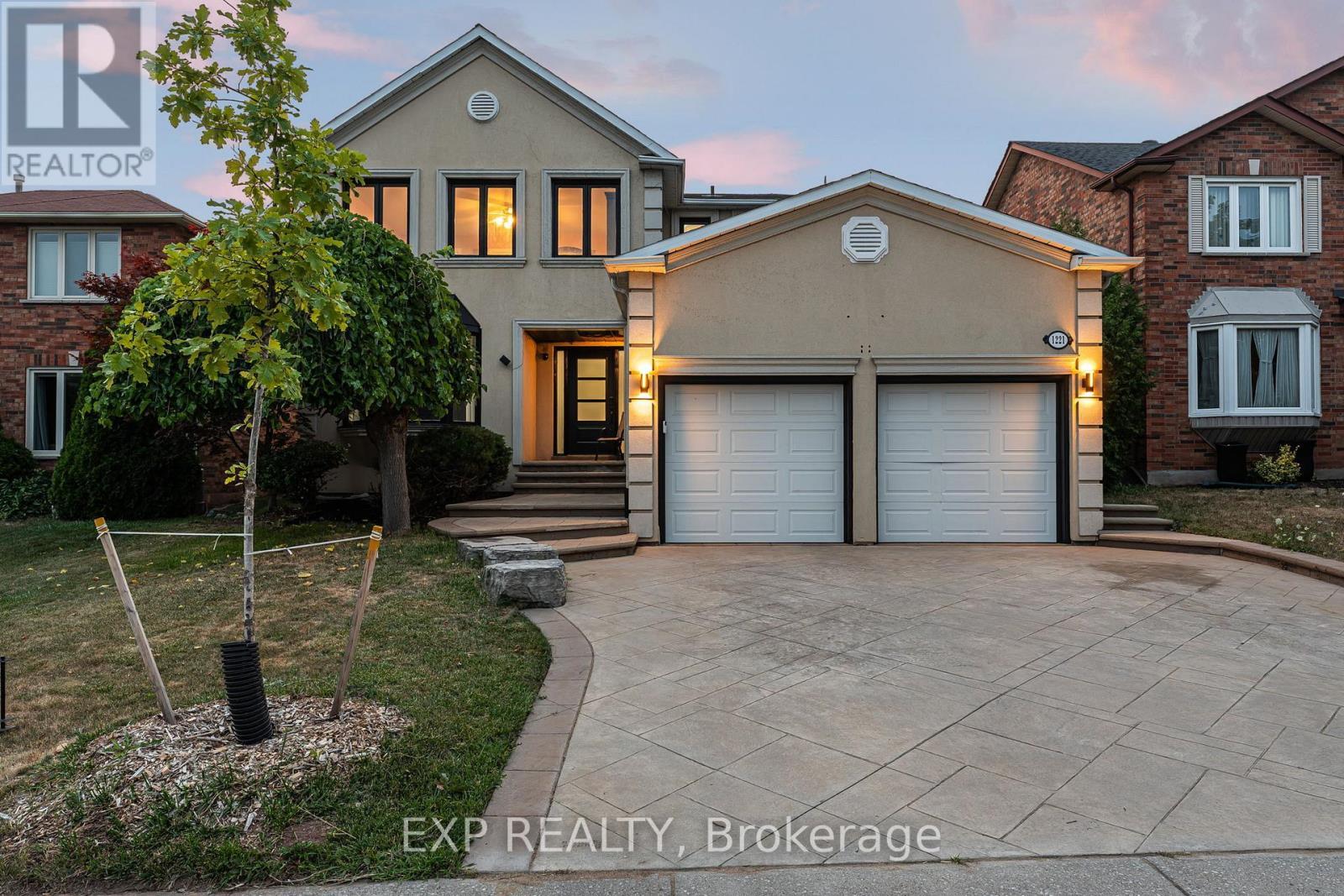 1221 Creekside Drive, Oakville, ON - Outdoor With Facade