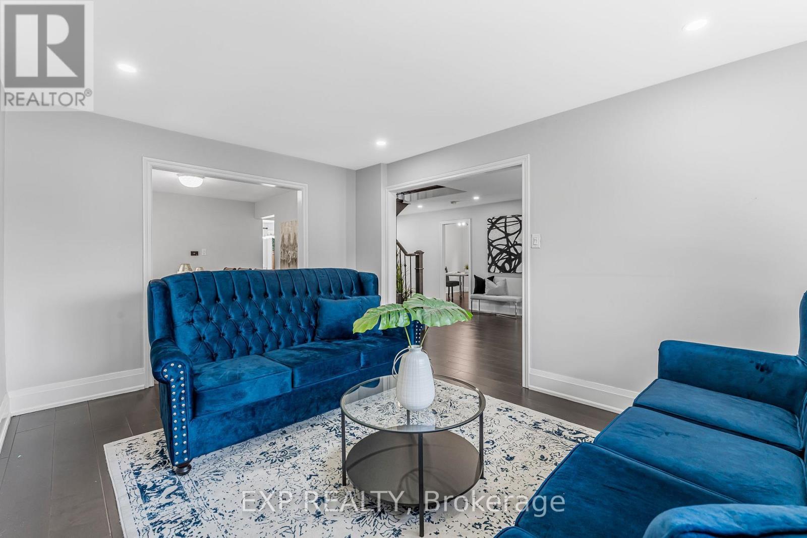 1221 Creekside Drive, Oakville, ON - Indoor Photo Showing Living Room