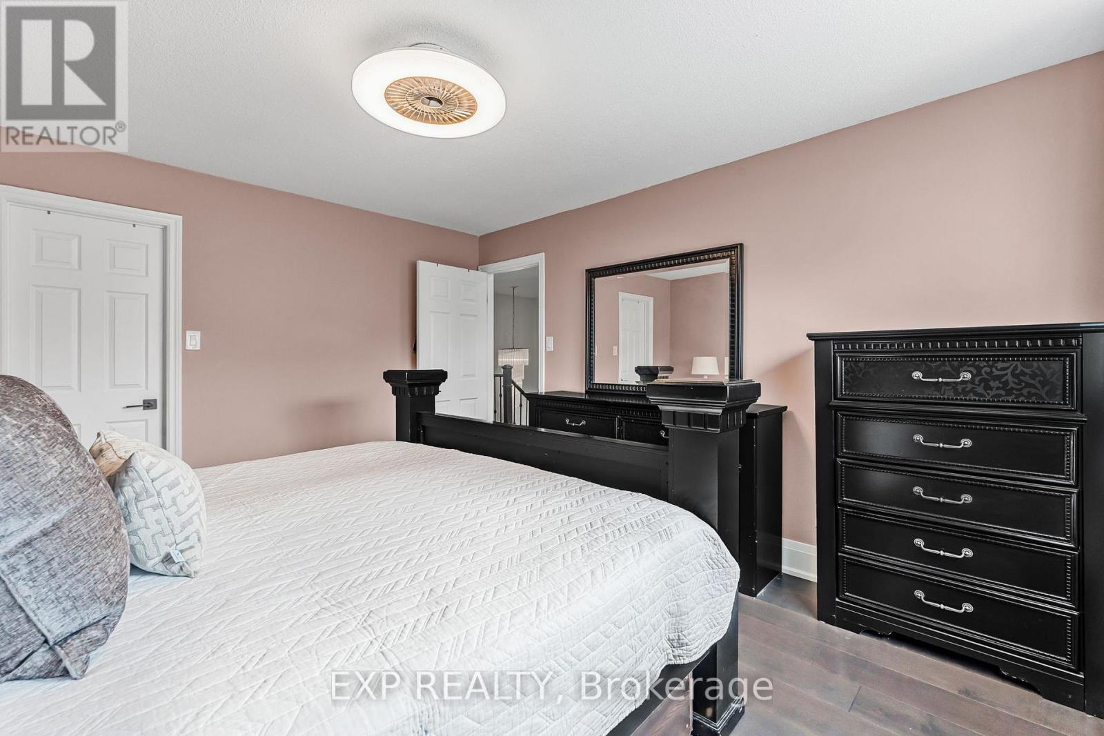 1221 Creekside Drive, Oakville, ON - Indoor Photo Showing Bedroom