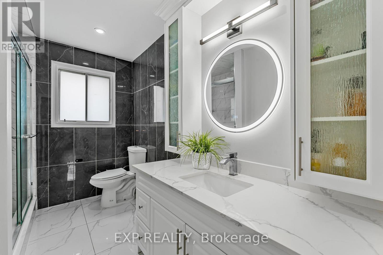 1221 Creekside Drive, Oakville, ON - Indoor Photo Showing Bathroom