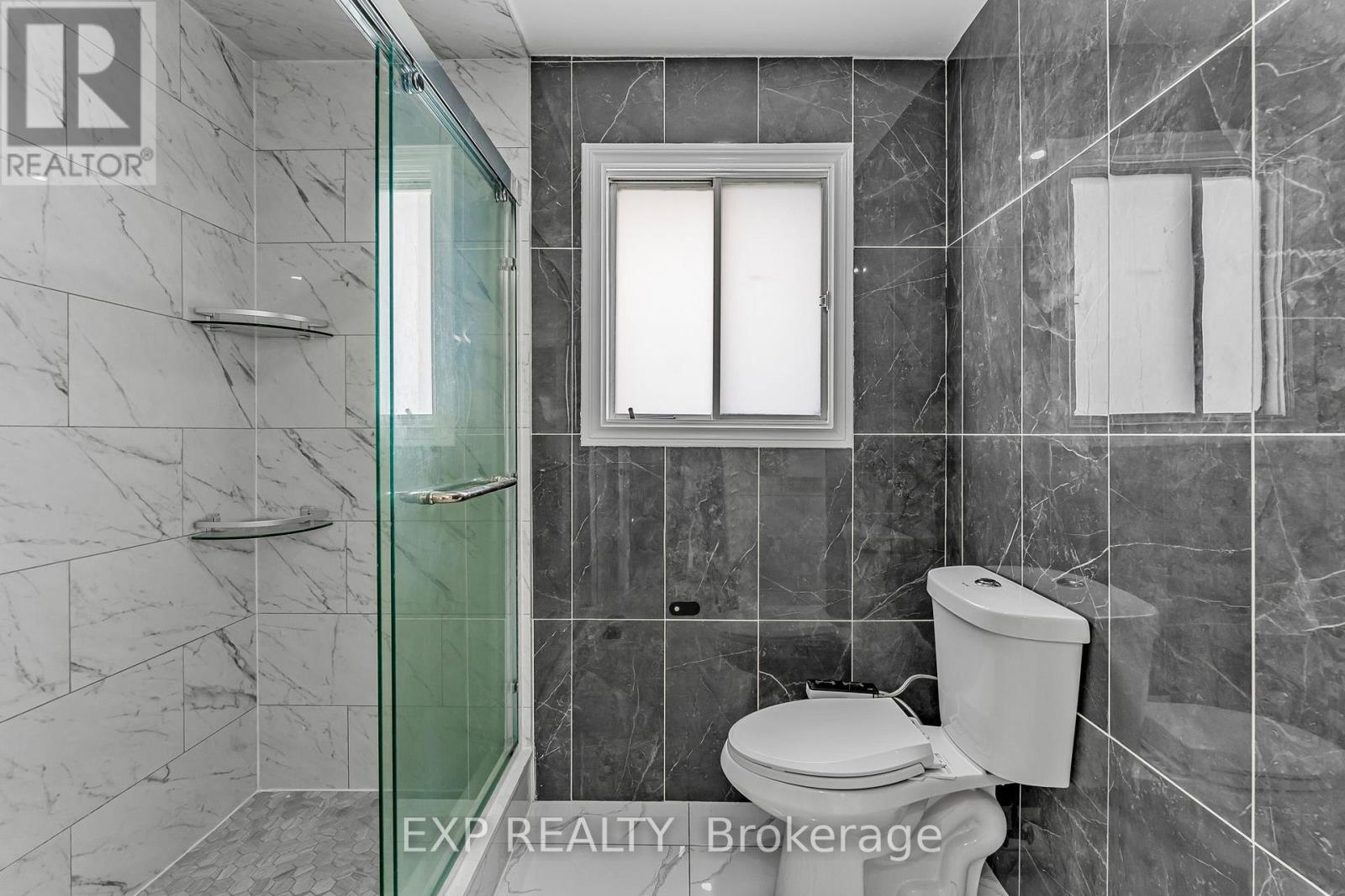 1221 Creekside Drive, Oakville, ON - Indoor Photo Showing Bathroom