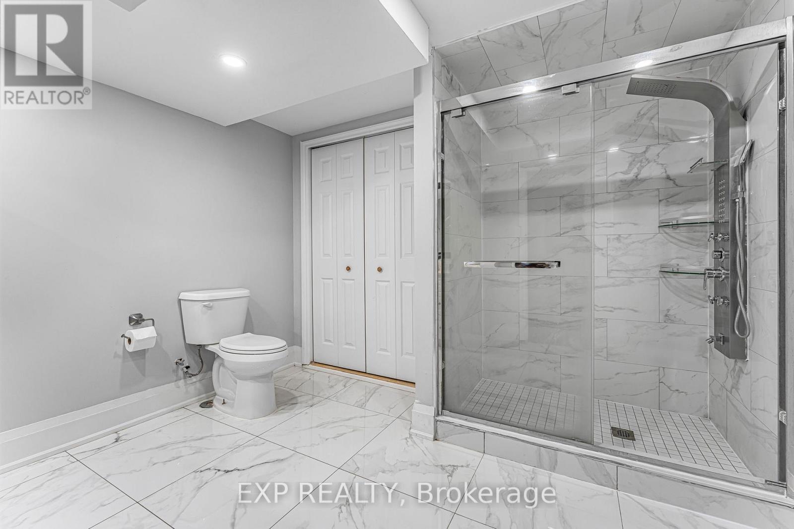 1221 Creekside Drive, Oakville, ON - Indoor Photo Showing Bathroom