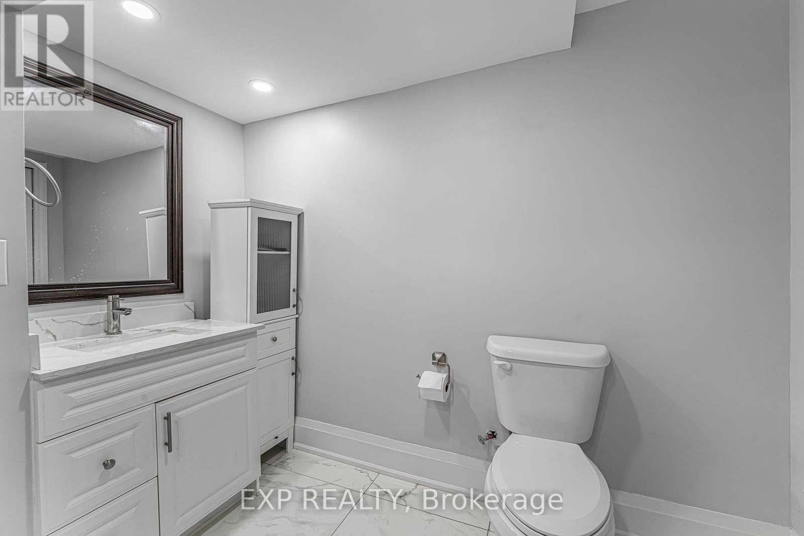 1221 Creekside Drive, Oakville, ON - Indoor Photo Showing Bathroom