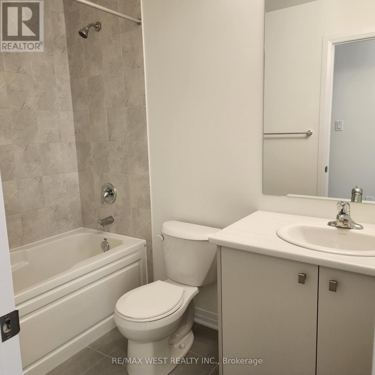 5 Pogie Drive, Welland, ON - Indoor Photo Showing Bathroom