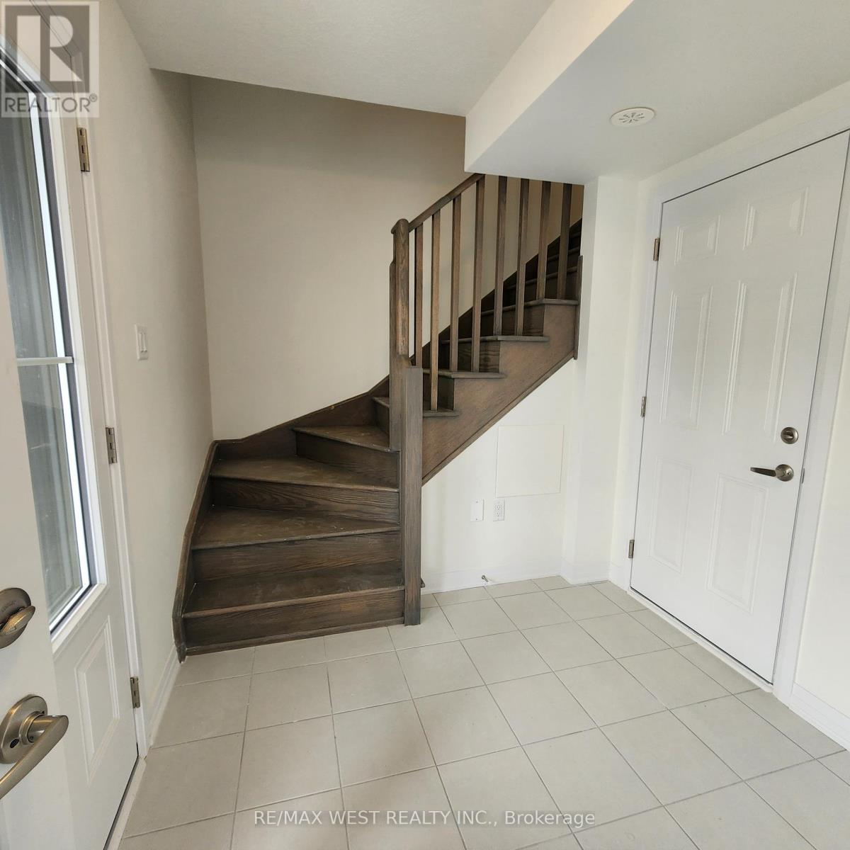 5 Pogie Drive, Welland, ON - Indoor Photo Showing Other Room